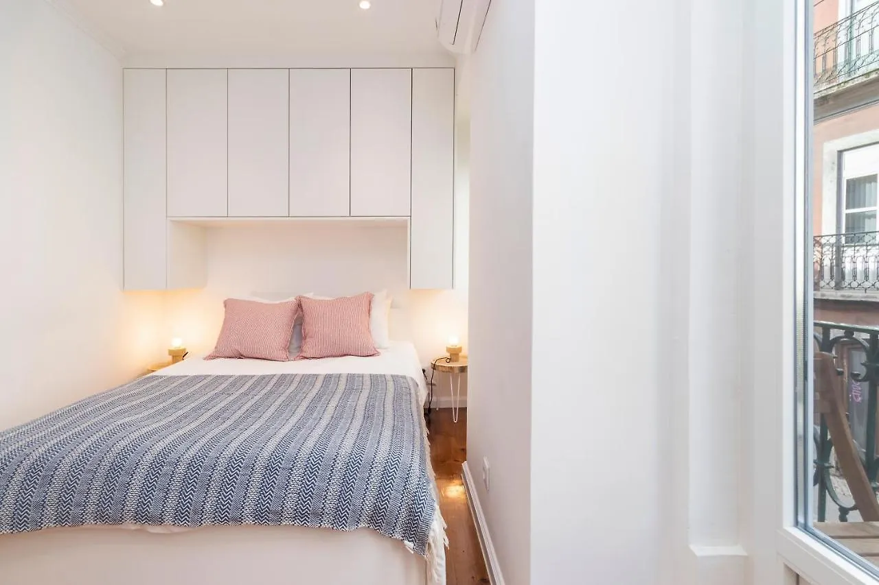 Apartment Great Lisbon Pad In Alcantara