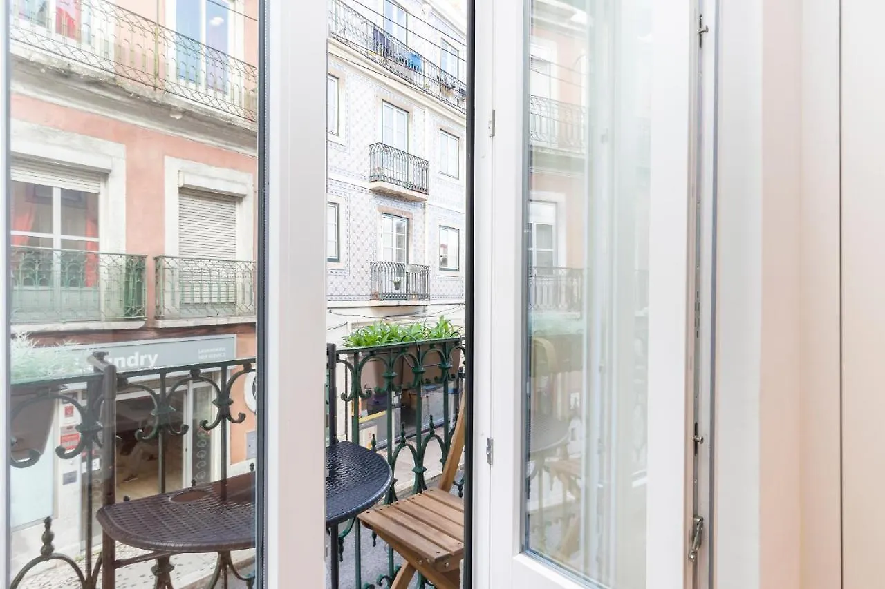 Great Lisbon Pad In Alcantara Portugal